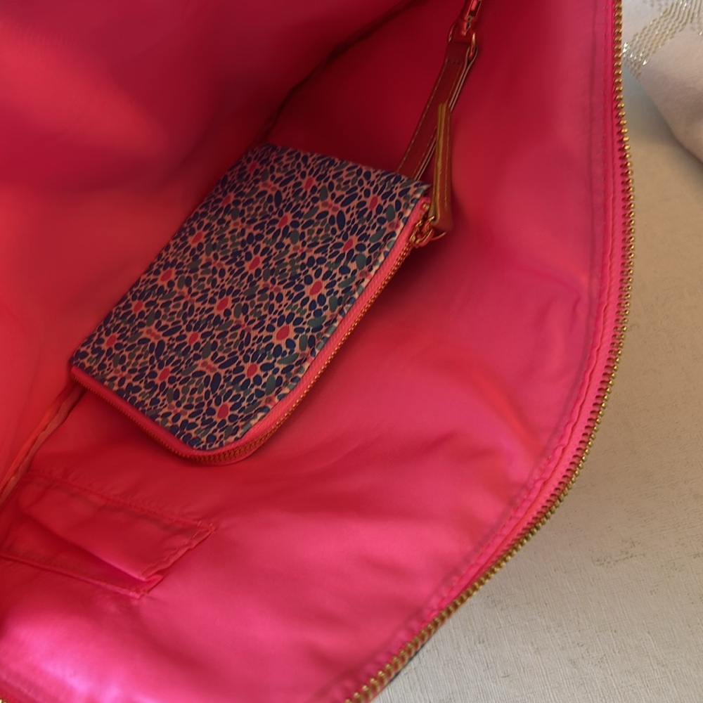 Lilly Pulitzer Splendor in the Sand Brand New  Tech Pouch - Picture 10 of 16